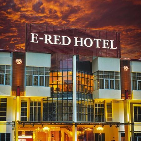 Ernes Hotel Alma บูกิต เมอร์ตาจัม ภายนอก รูปภาพ