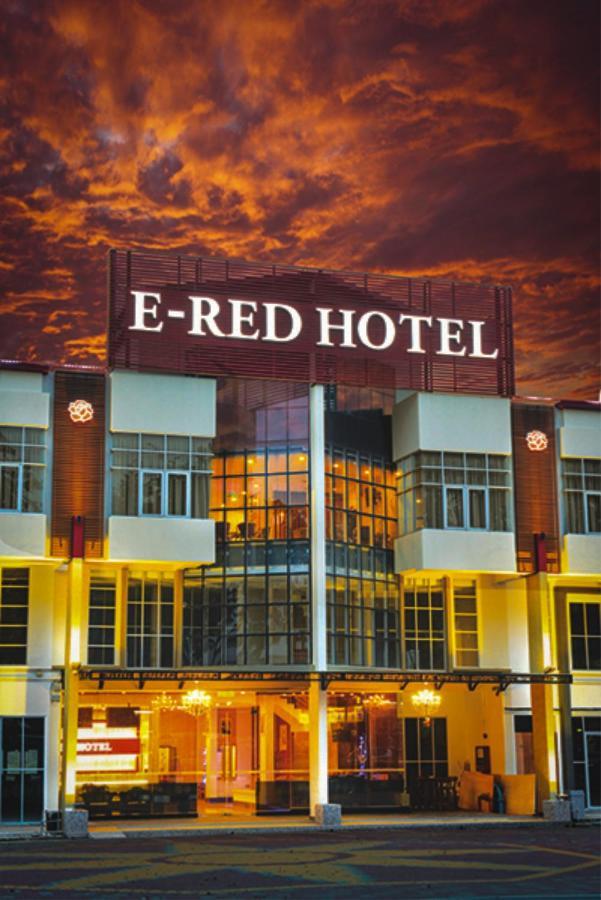 Ernes Hotel Alma บูกิต เมอร์ตาจัม ภายนอก รูปภาพ
