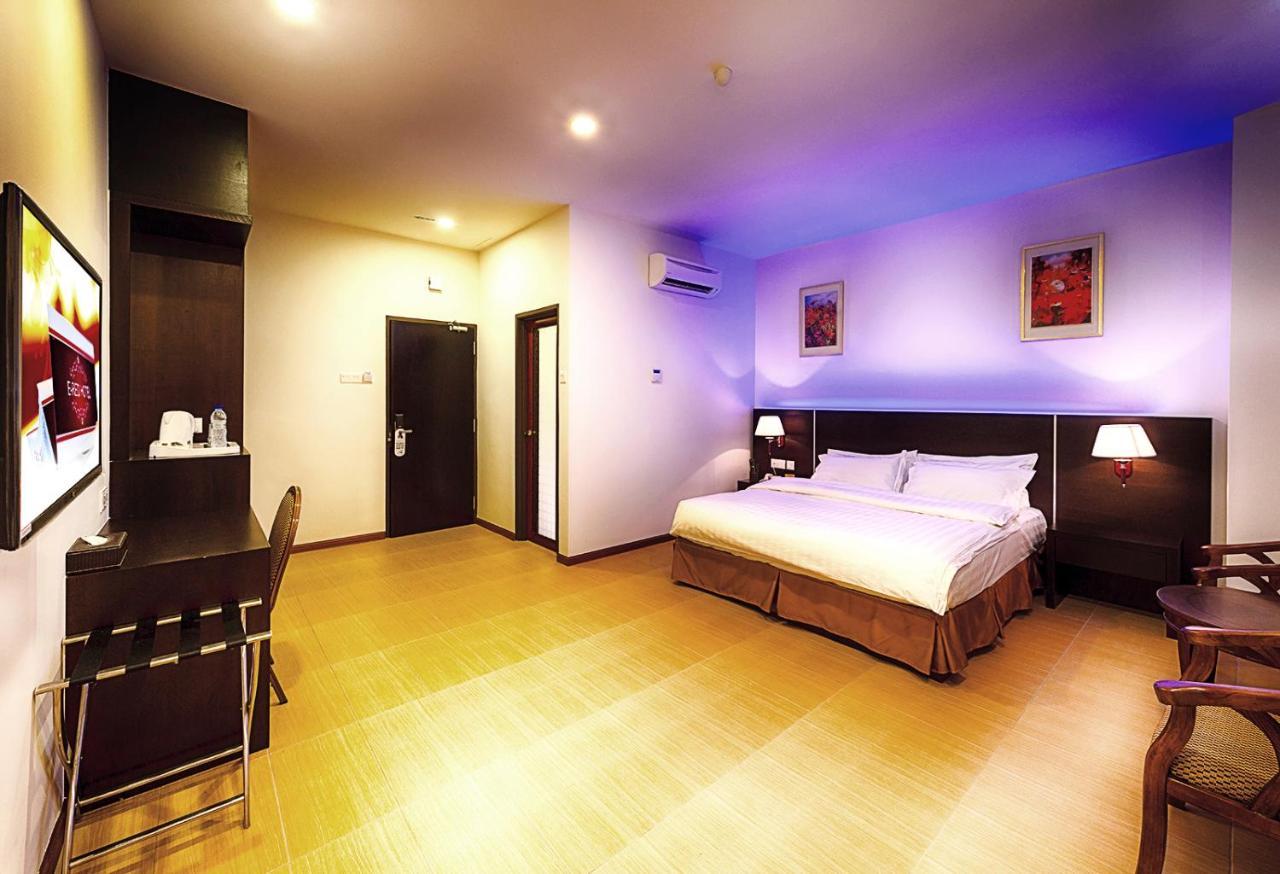 Ernes Hotel Alma บูกิต เมอร์ตาจัม ภายนอก รูปภาพ
