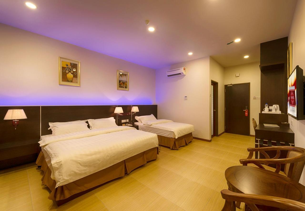 Ernes Hotel Alma บูกิต เมอร์ตาจัม ภายนอก รูปภาพ