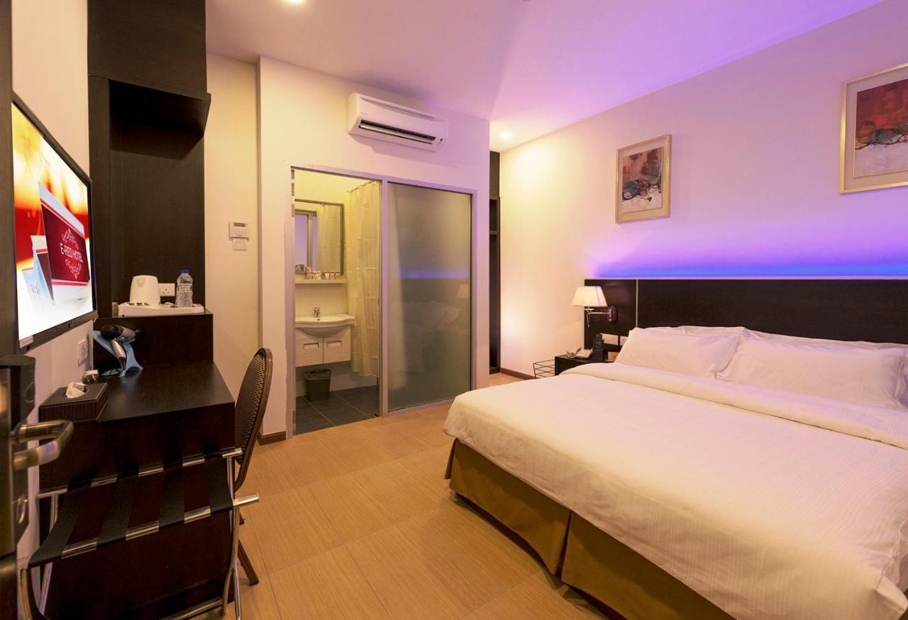 Ernes Hotel Alma บูกิต เมอร์ตาจัม ภายนอก รูปภาพ